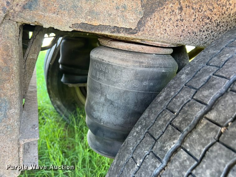 image for item DS2442 2004 Wilson DWH-500  grain trailer