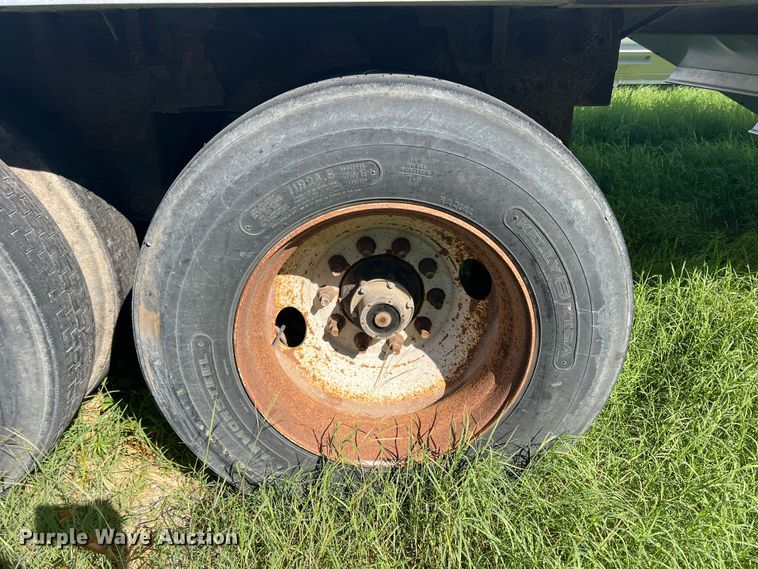 image for item DS2442 2004 Wilson DWH-500  grain trailer