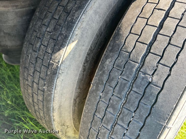 image for item DS2442 2004 Wilson DWH-500  grain trailer