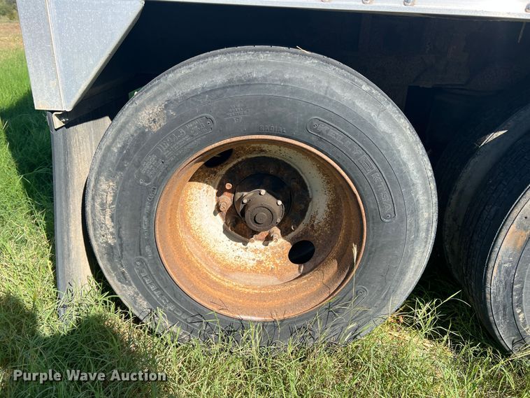 image for item DS2442 2004 Wilson DWH-500  grain trailer