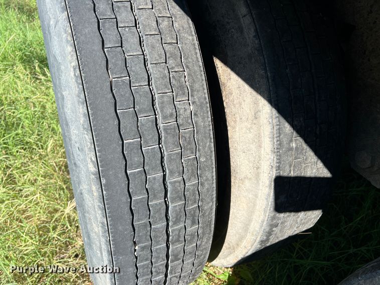 image for item DS2442 2004 Wilson DWH-500  grain trailer