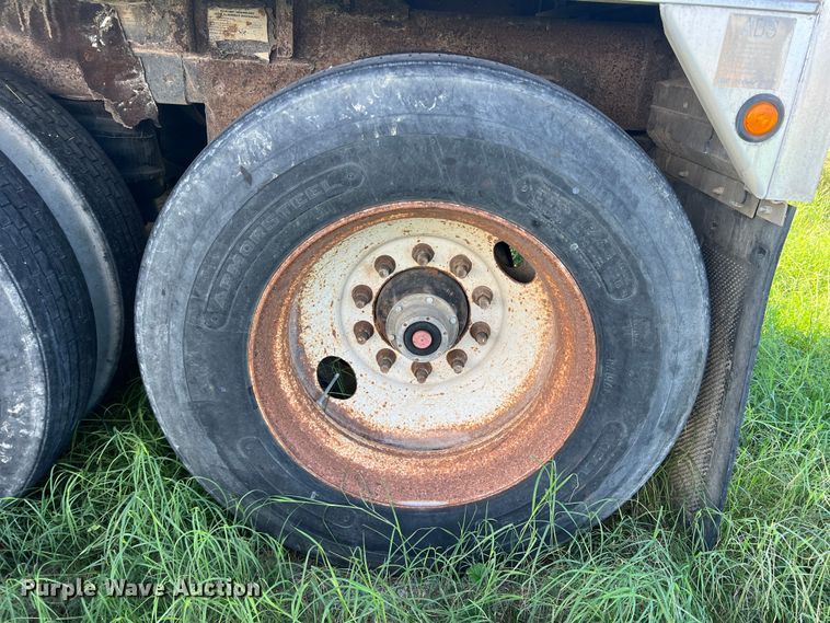 image for item DS2442 2004 Wilson DWH-500  grain trailer