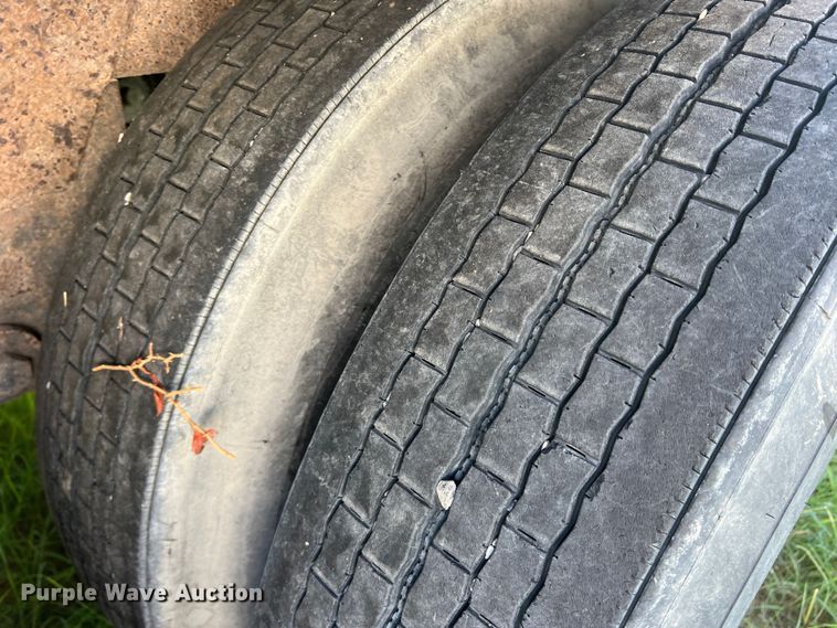 image for item DS2442 2004 Wilson DWH-500  grain trailer