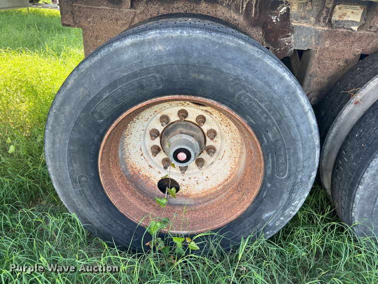 image for item DS2442 2004 Wilson DWH-500  grain trailer