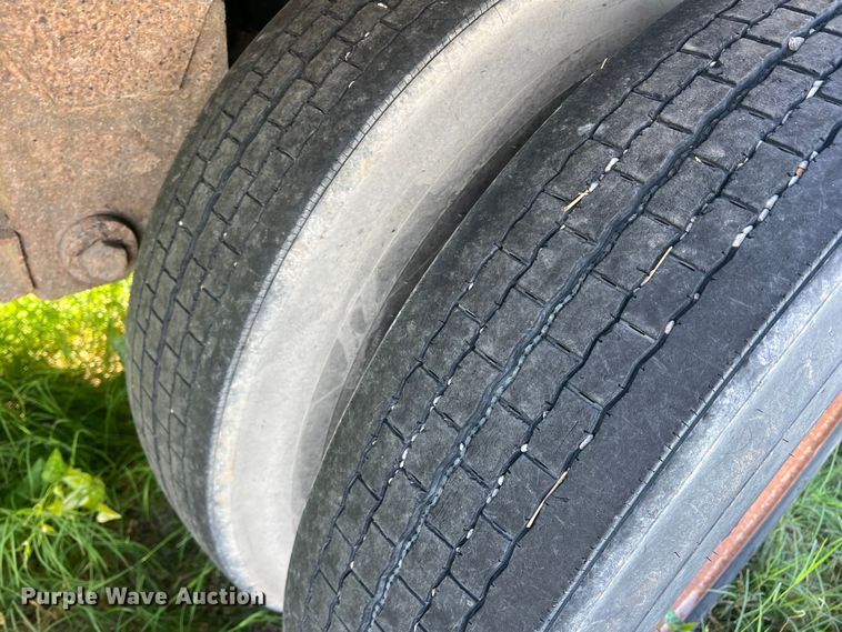 image for item DS2442 2004 Wilson DWH-500  grain trailer