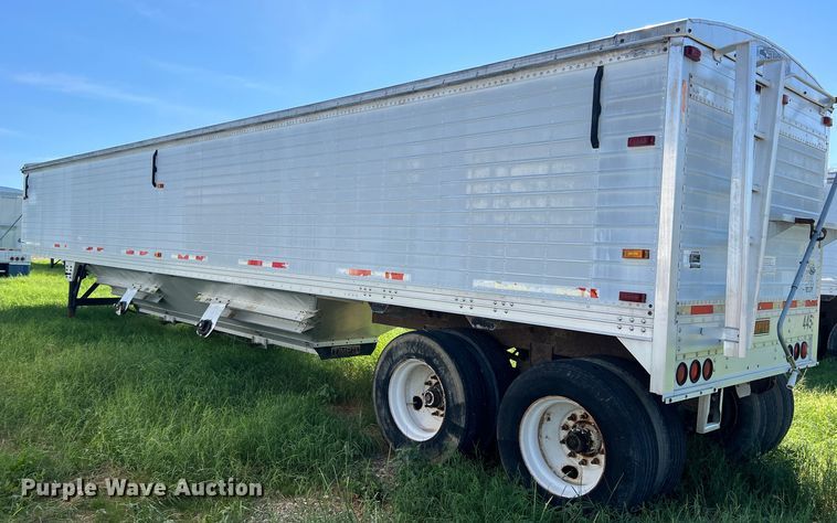 image for item DS2444 2000 Timpte Super Hopper  grain trailer