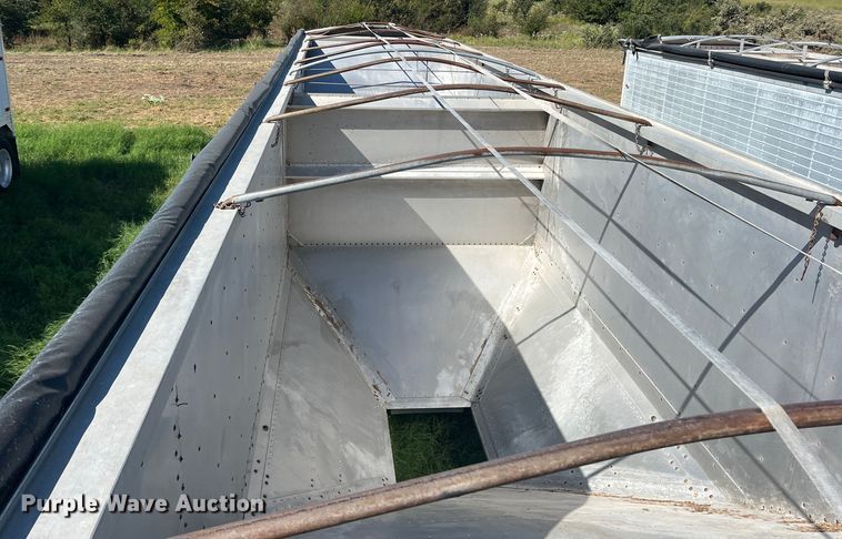 image for item DS2444 2000 Timpte Super Hopper  grain trailer