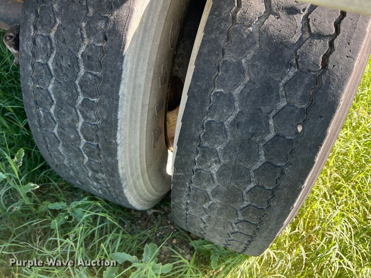 image for item DS2444 2000 Timpte Super Hopper  grain trailer