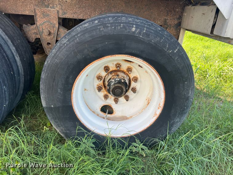 image for item DS2444 2000 Timpte Super Hopper  grain trailer