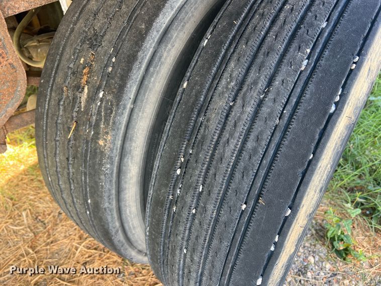 image for item DS2444 2000 Timpte Super Hopper  grain trailer