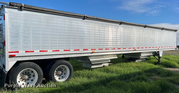 image for item DS2448 1999 Wilson DWH-400  grain trailer