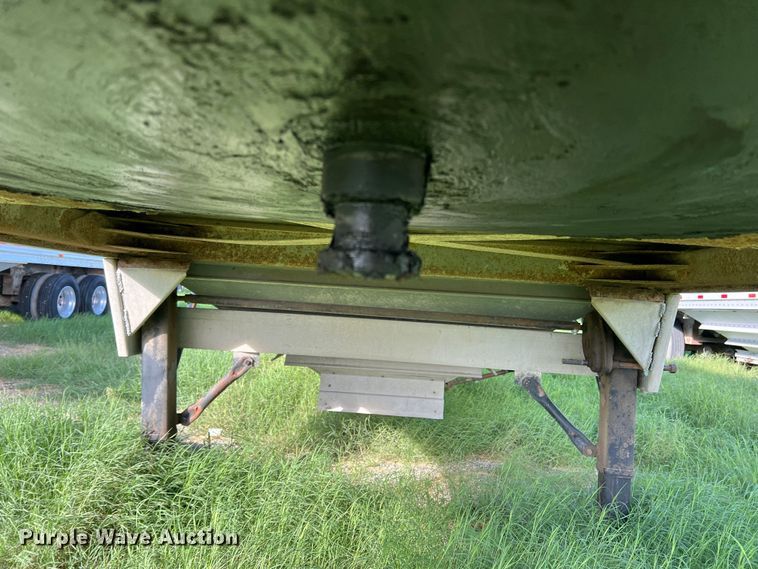 image for item DS2448 1999 Wilson DWH-400  grain trailer