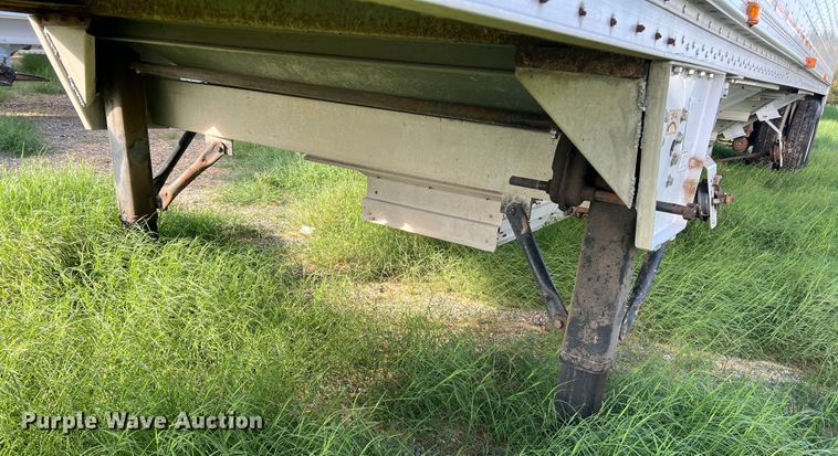 image for item DS2448 1999 Wilson DWH-400  grain trailer