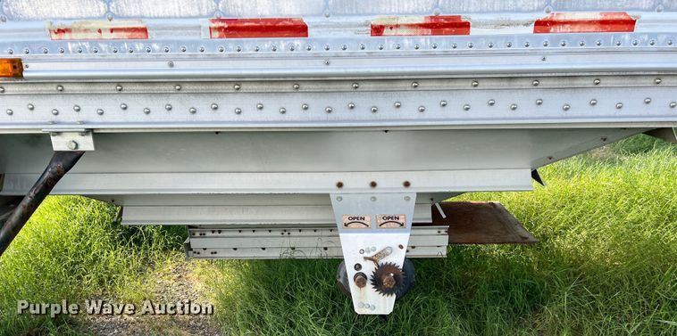 image for item DS2448 1999 Wilson DWH-400  grain trailer
