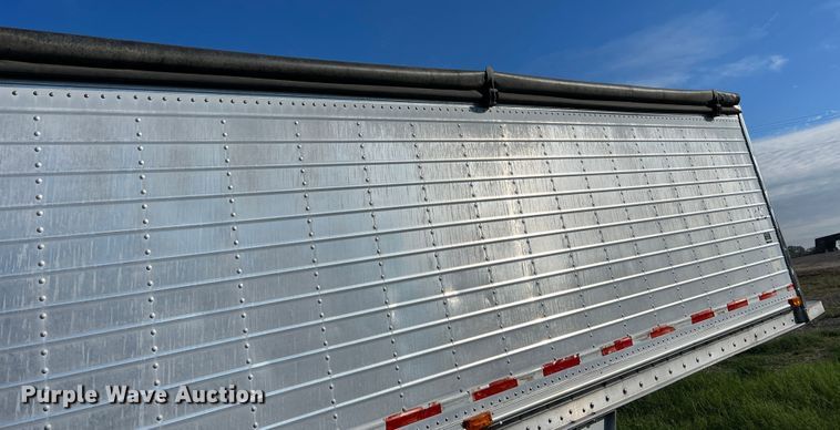 image for item DS2448 1999 Wilson DWH-400  grain trailer