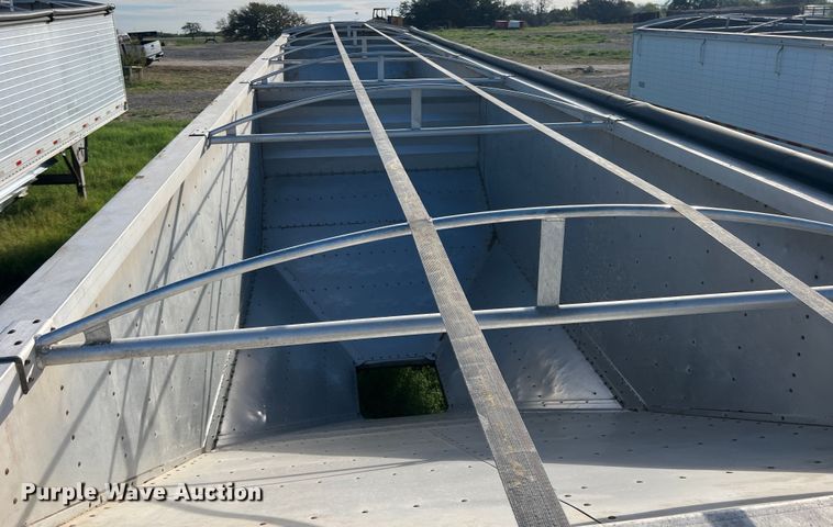 image for item DS2448 1999 Wilson DWH-400  grain trailer