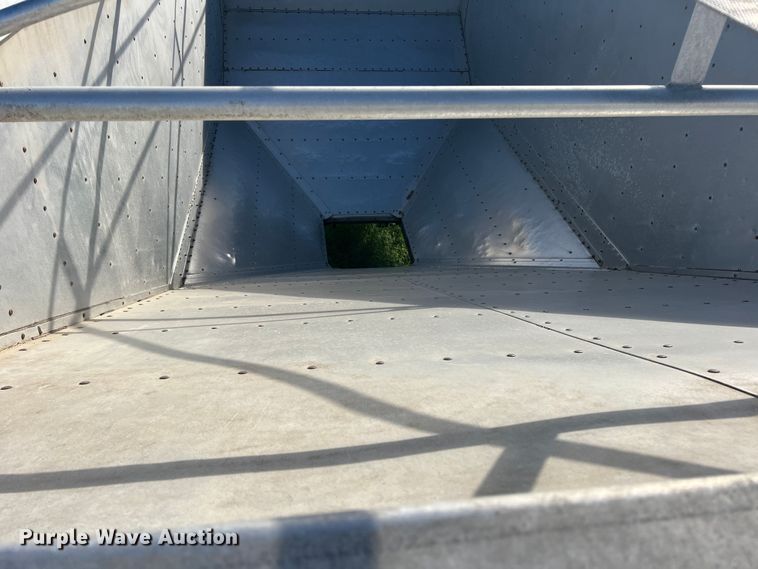 image for item DS2448 1999 Wilson DWH-400  grain trailer