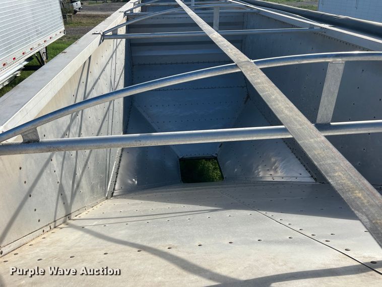 image for item DS2448 1999 Wilson DWH-400  grain trailer