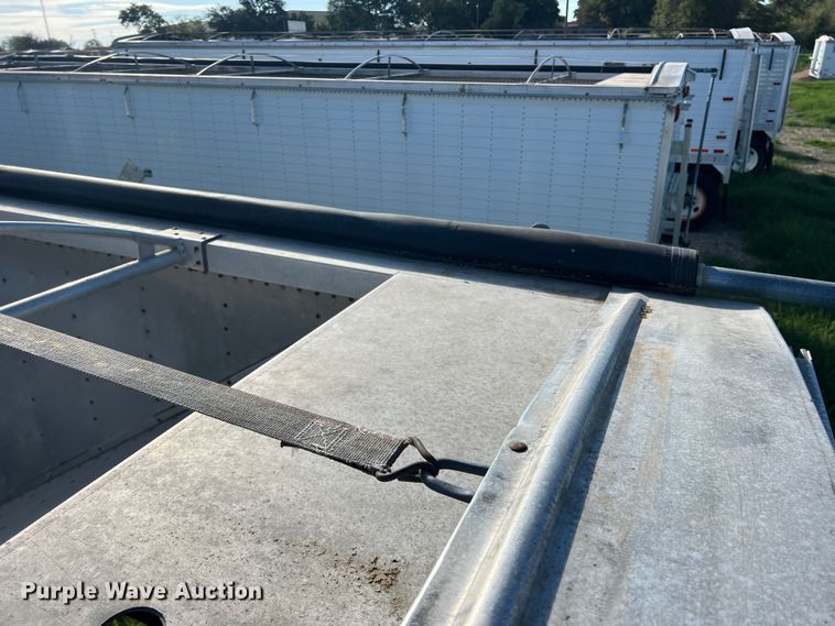 image for item DS2448 1999 Wilson DWH-400  grain trailer