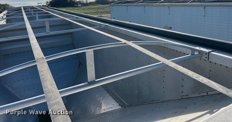 image for item DS2448 1999 Wilson DWH-400  grain trailer