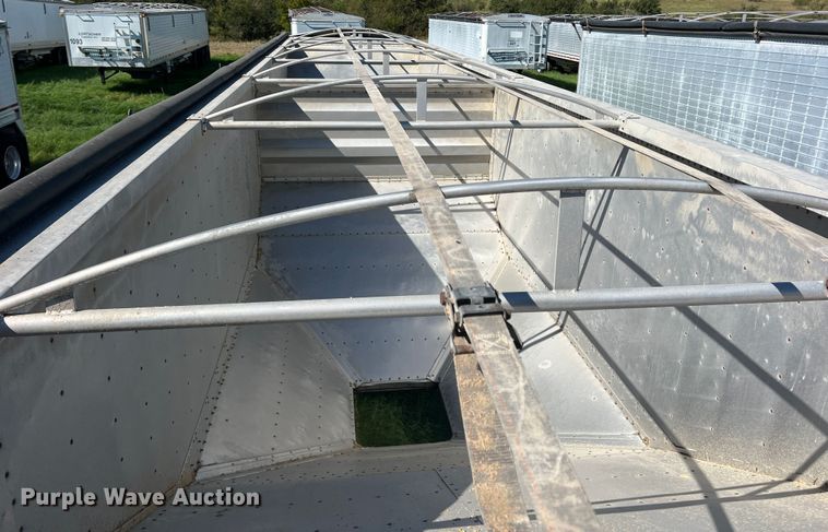 image for item DS2448 1999 Wilson DWH-400  grain trailer