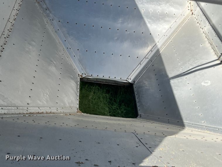 image for item DS2448 1999 Wilson DWH-400  grain trailer