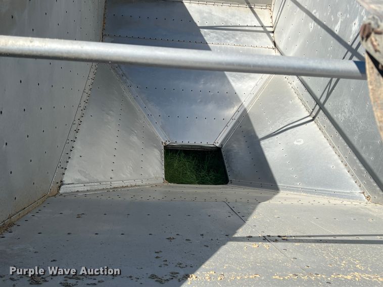 image for item DS2448 1999 Wilson DWH-400  grain trailer