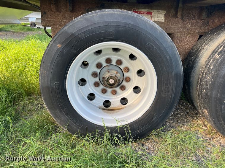 image for item DS2448 1999 Wilson DWH-400  grain trailer