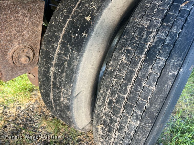 image for item DS2448 1999 Wilson DWH-400  grain trailer