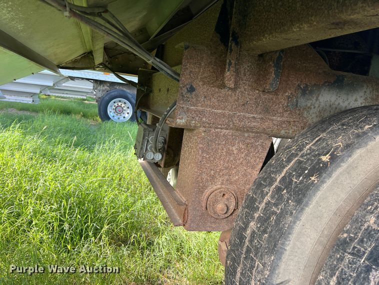 image for item DS2448 1999 Wilson DWH-400  grain trailer