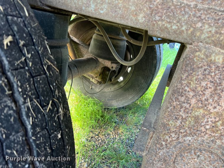 image for item DS2448 1999 Wilson DWH-400  grain trailer