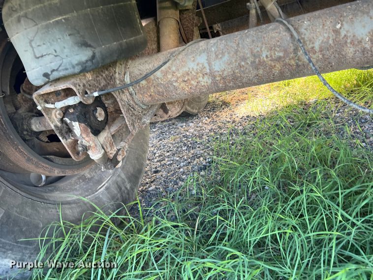 image for item DS2448 1999 Wilson DWH-400  grain trailer