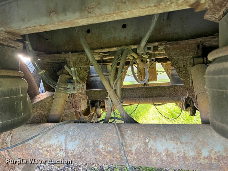 image for item DS2448 1999 Wilson DWH-400  grain trailer