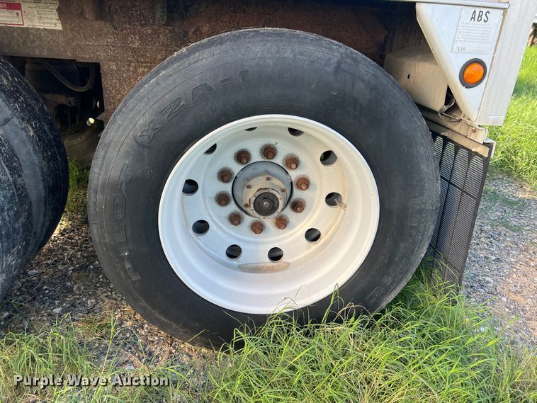 image for item DS2448 1999 Wilson DWH-400  grain trailer