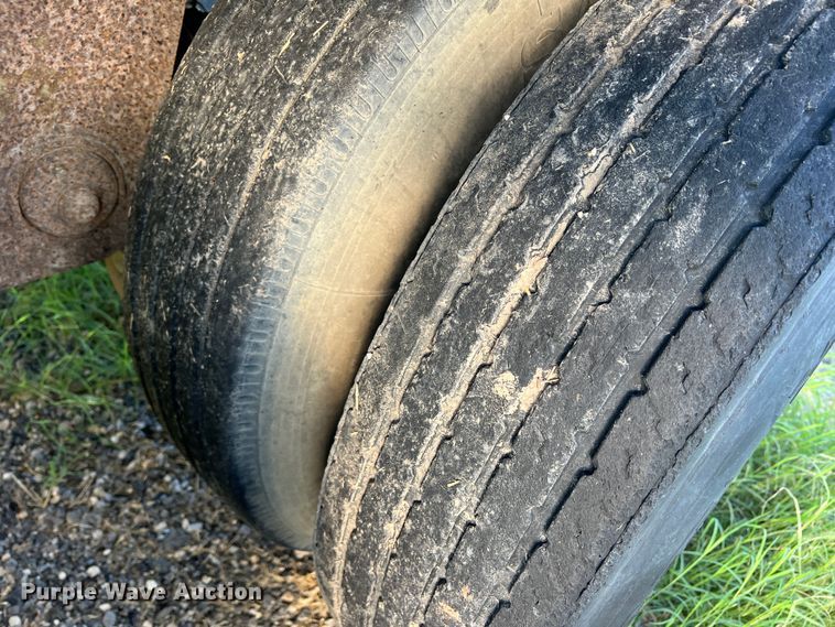 image for item DS2448 1999 Wilson DWH-400  grain trailer