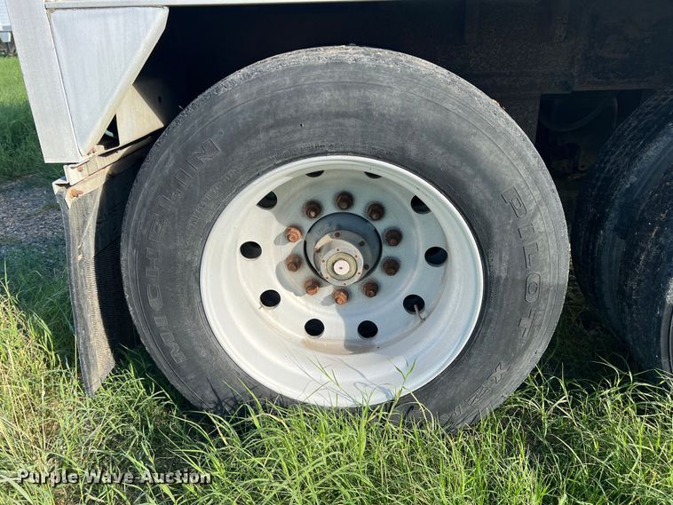 image for item DS2448 1999 Wilson DWH-400  grain trailer