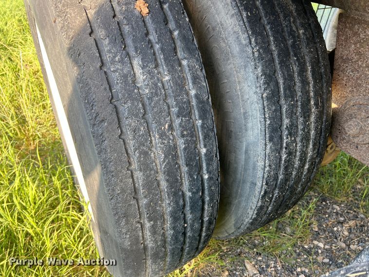 image for item DS2448 1999 Wilson DWH-400  grain trailer