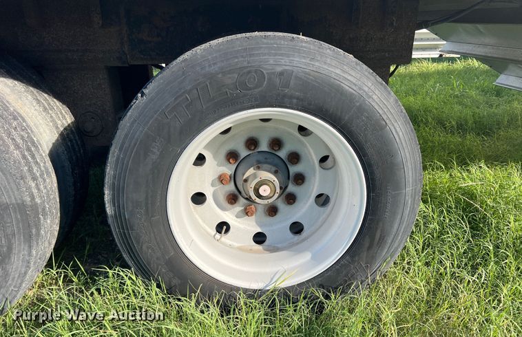 image for item DS2448 1999 Wilson DWH-400  grain trailer