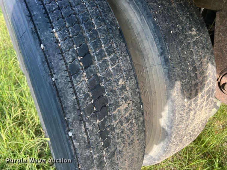 image for item DS2448 1999 Wilson DWH-400  grain trailer