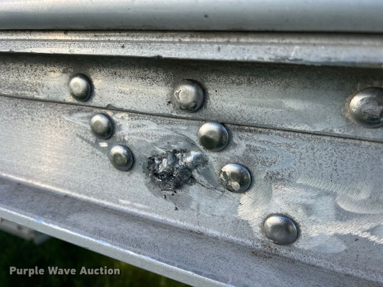 image for item DS2448 1999 Wilson DWH-400  grain trailer