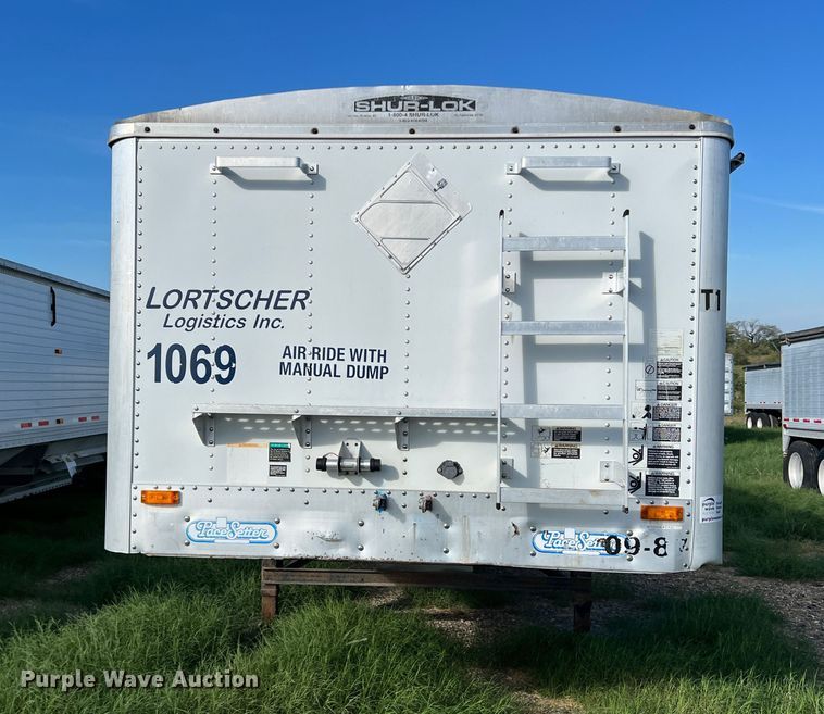 image for item DS2449 1997 Wilson DWH-400  grain trailer