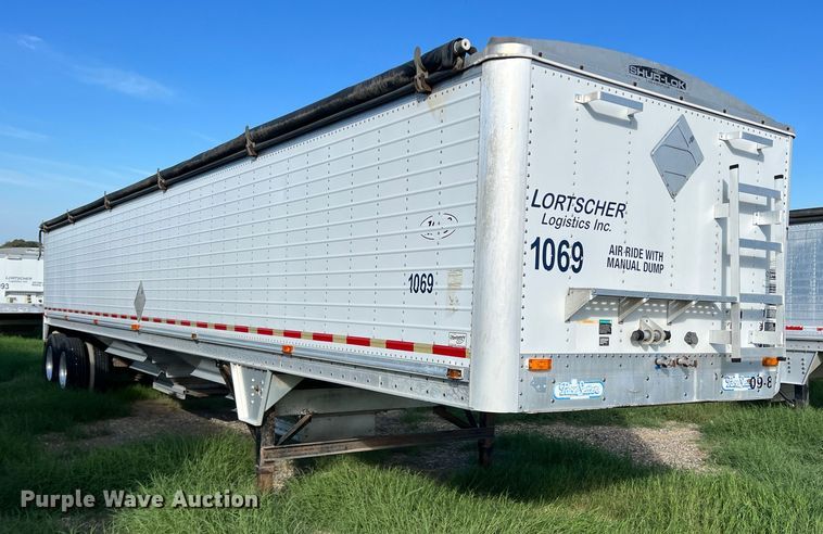 image for item DS2449 1997 Wilson DWH-400  grain trailer