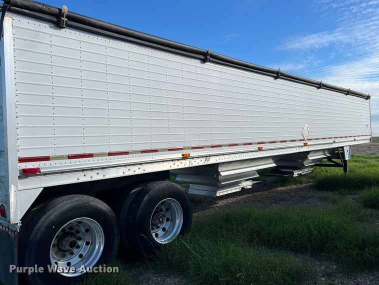image for item DS2449 1997 Wilson DWH-400  grain trailer