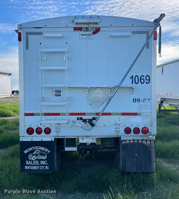 image for item DS2449 1997 Wilson DWH-400  grain trailer