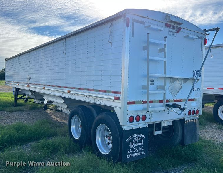 image for item DS2449 1997 Wilson DWH-400  grain trailer