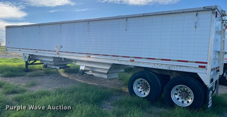 image for item DS2449 1997 Wilson DWH-400  grain trailer