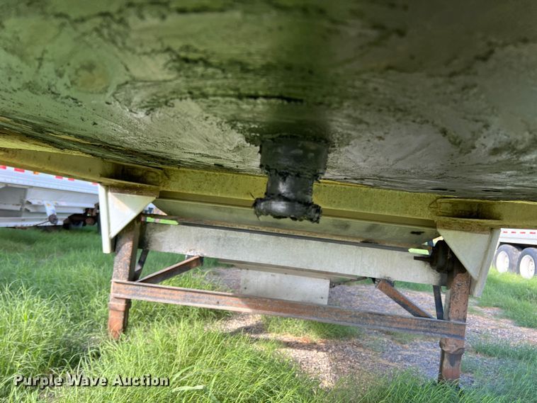 image for item DS2449 1997 Wilson DWH-400  grain trailer