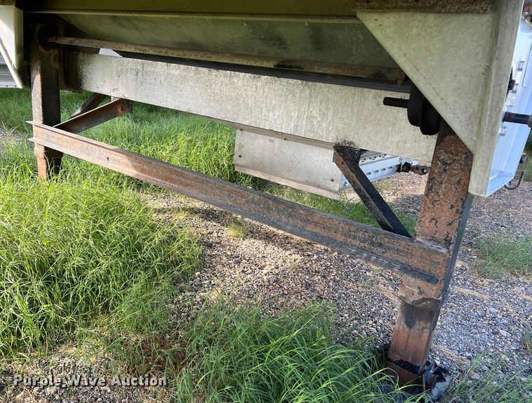 image for item DS2449 1997 Wilson DWH-400  grain trailer