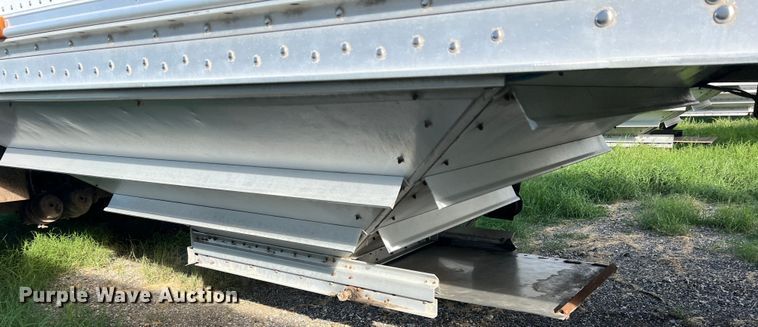 image for item DS2449 1997 Wilson DWH-400  grain trailer