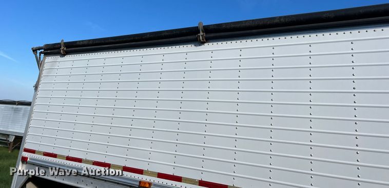 image for item DS2449 1997 Wilson DWH-400  grain trailer